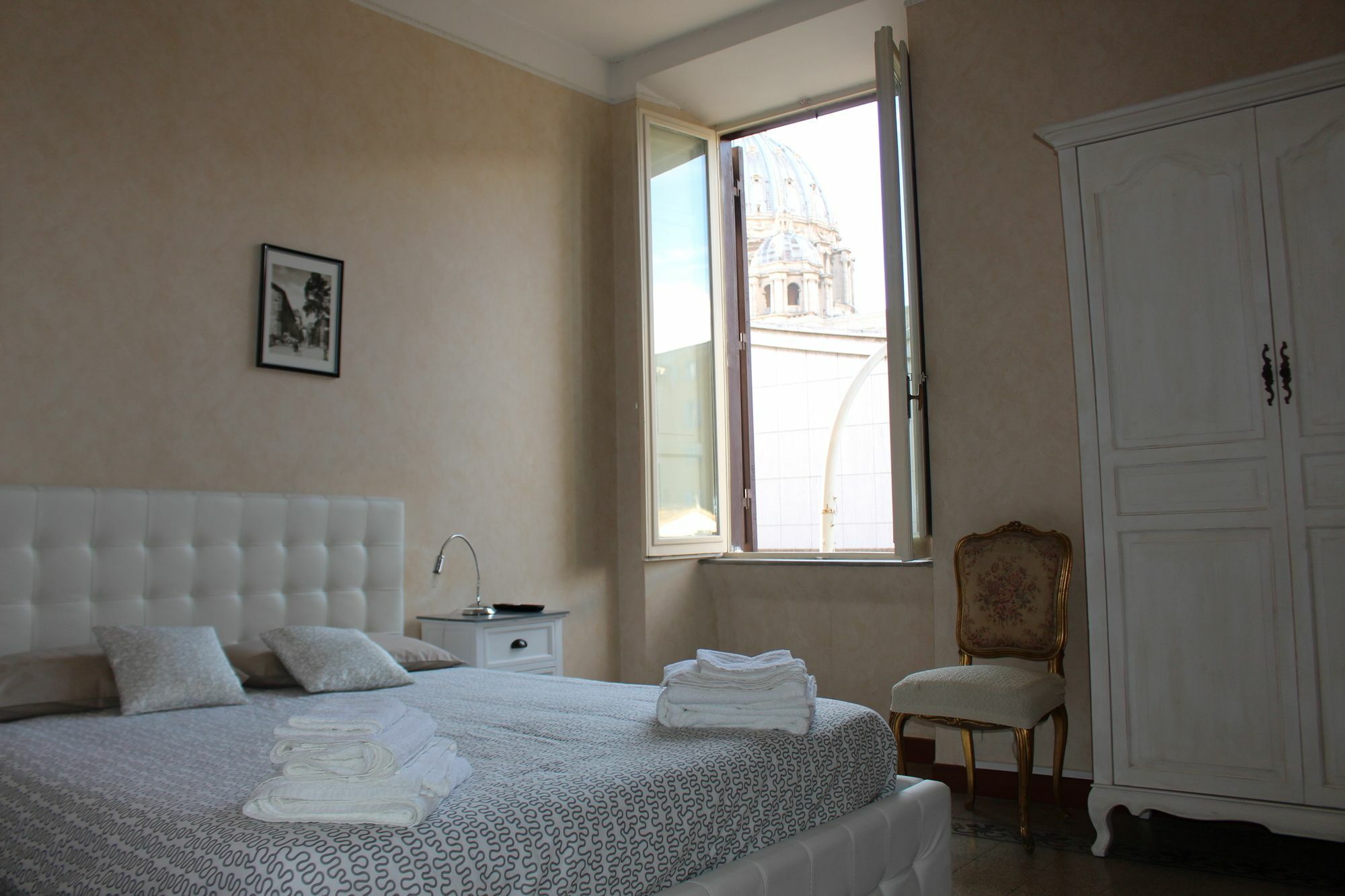Maison Cavalleggeri Rome